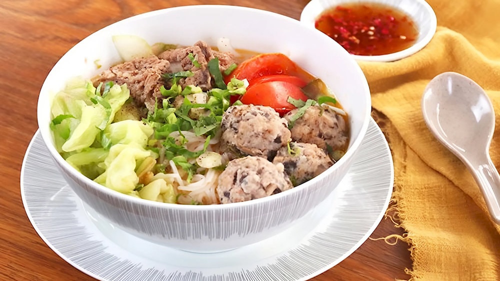 Bun moc is a light and refreshing dish